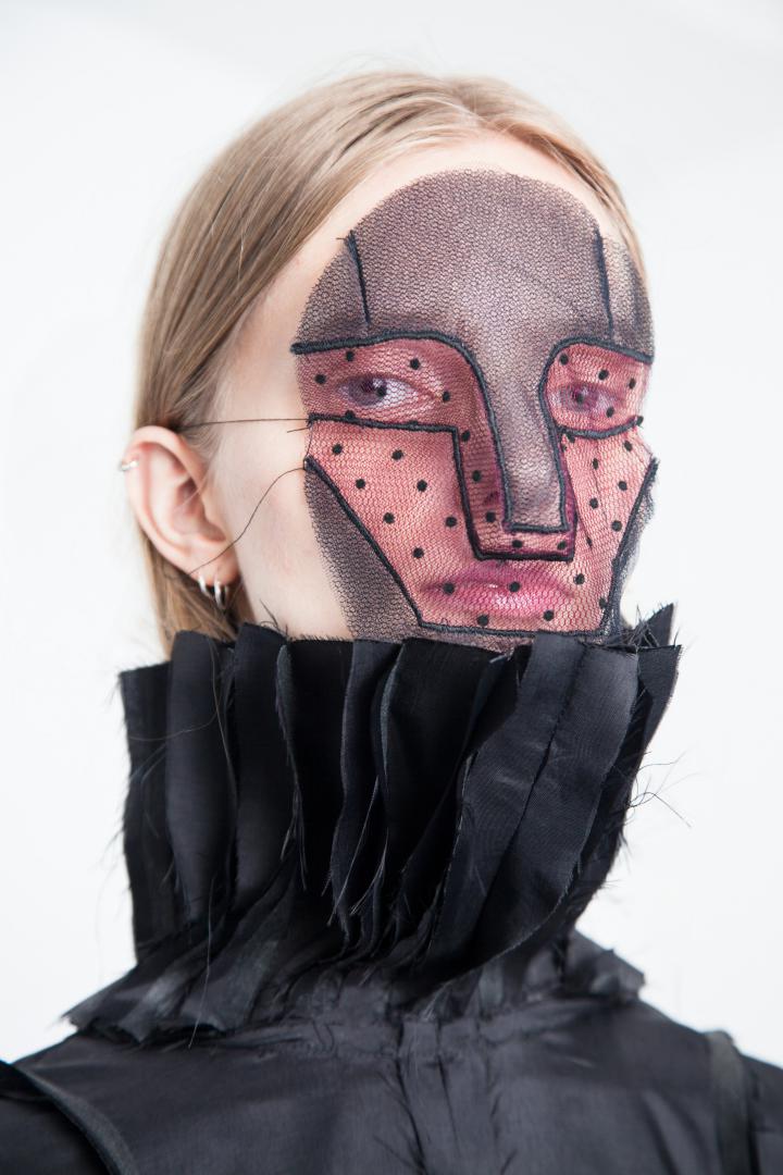 THE WALL - LA CAMBRE MODE 2018 STYLIST : Marguerite Barroux Photography : Alice Pallot Model : Marthe Teerlynk